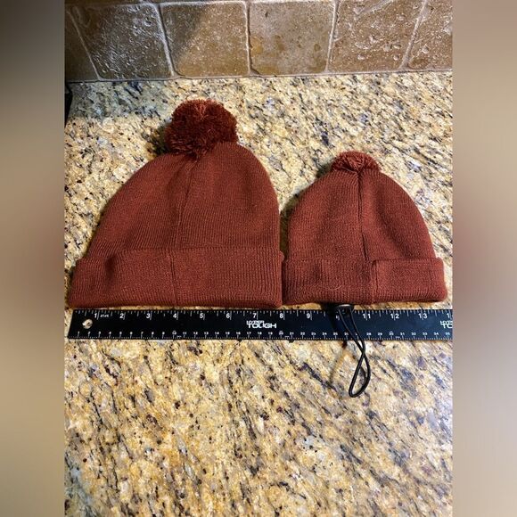 Matching hats‎ - Picture 4 of 4